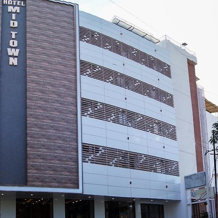 Hotel Midtown ヴァドーダラー エクステリア 写真