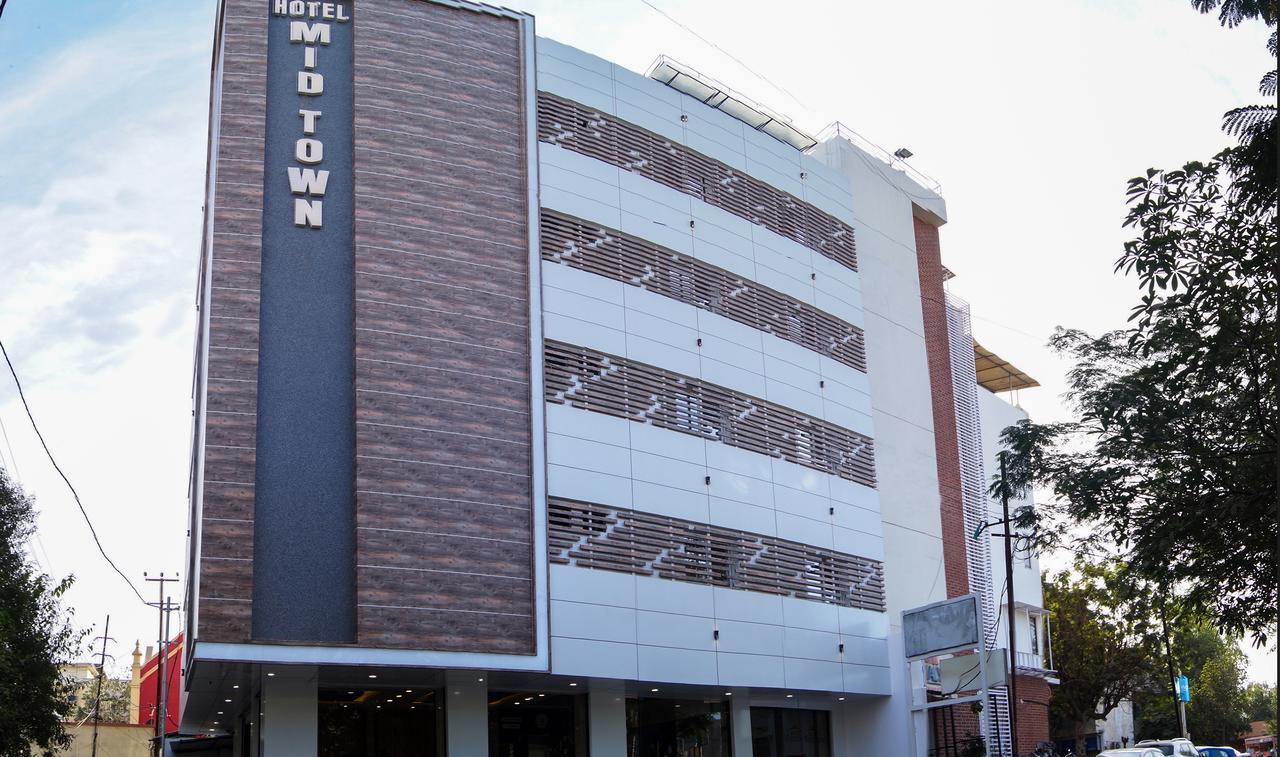 Hotel Midtown ヴァドーダラー エクステリア 写真