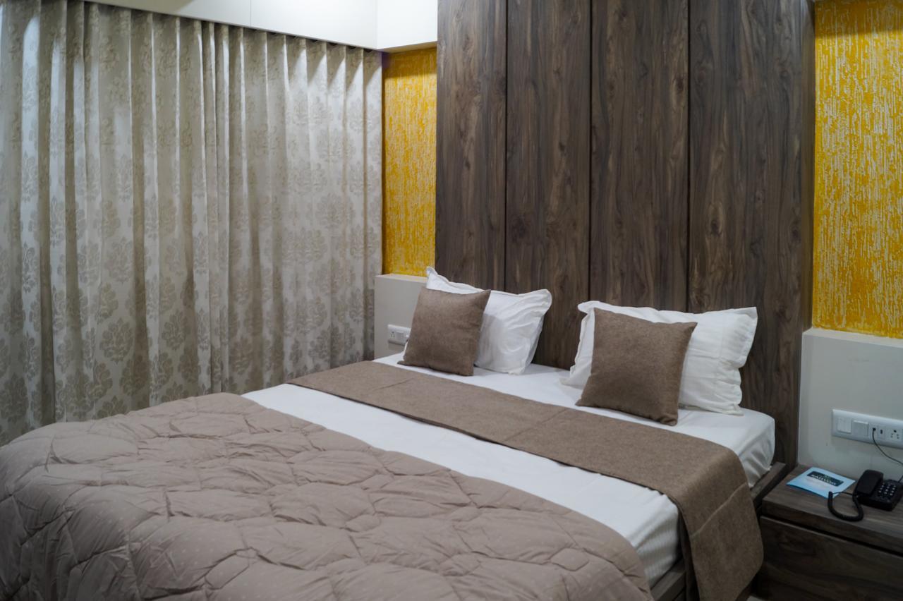 Hotel Midtown ヴァドーダラー エクステリア 写真