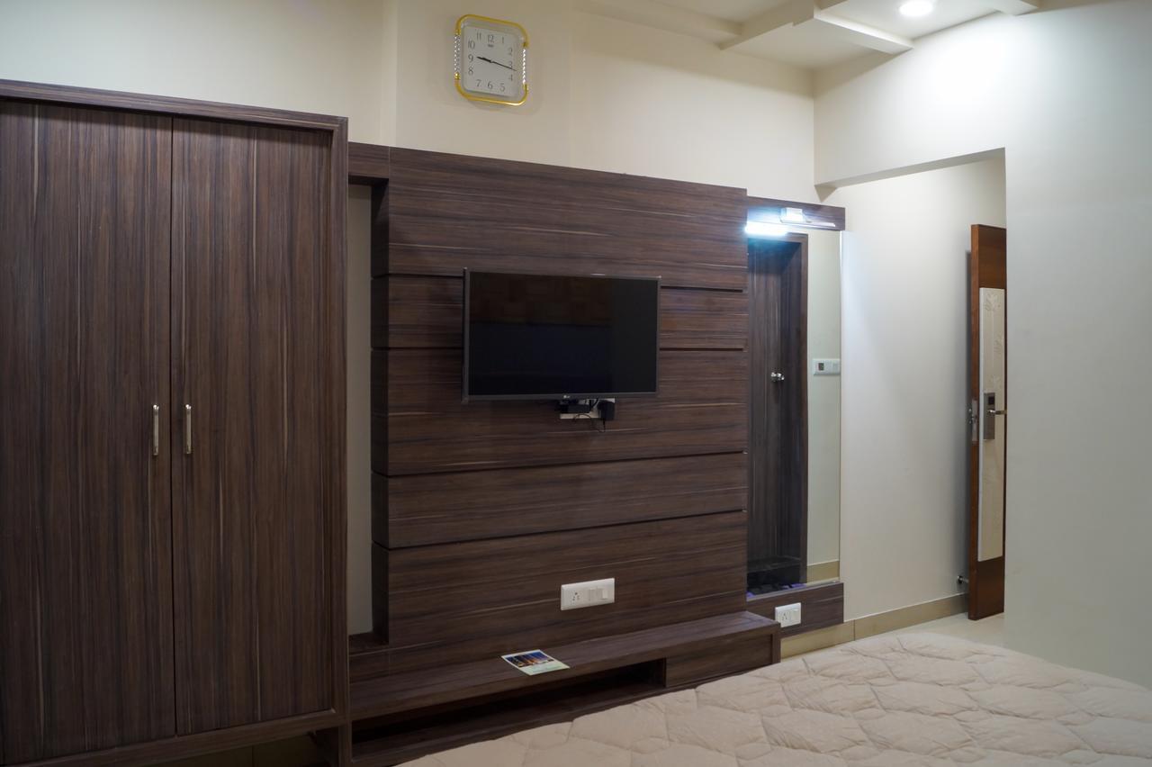 Hotel Midtown ヴァドーダラー エクステリア 写真