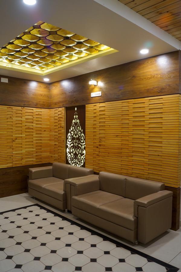 Hotel Midtown ヴァドーダラー エクステリア 写真