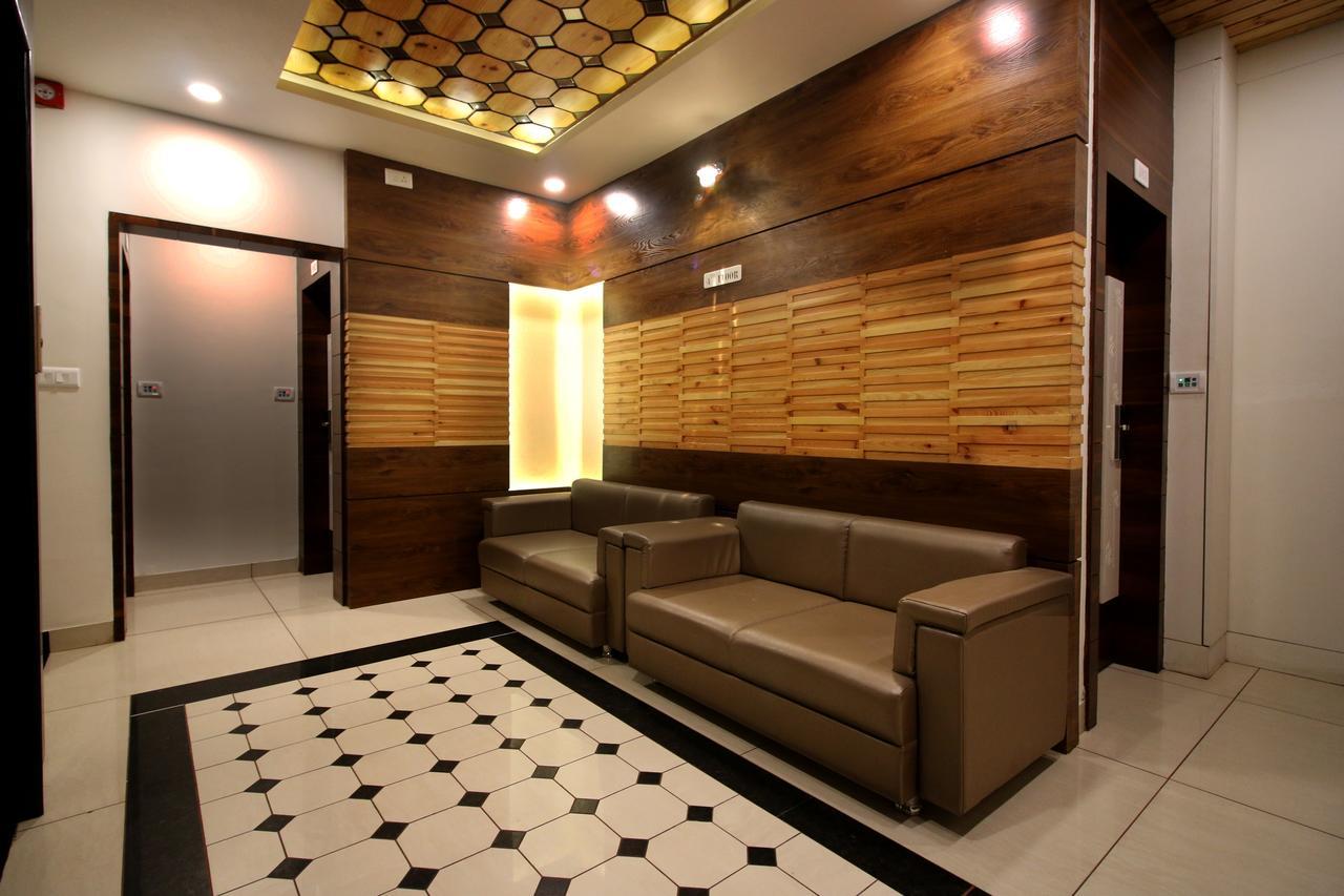 Hotel Midtown ヴァドーダラー エクステリア 写真